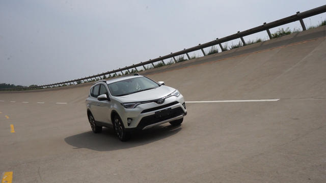 试驾丰田rav4荣放15款2.5,丰田rav4荣放2023款两驱试驾