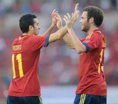 足球场上奋不顾身才是最大的尊重,足球场上的遗憾和希望同在