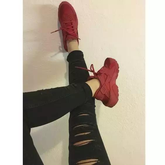 球鞋/最爱脚下那抹红，今夏潮人都得踩个它