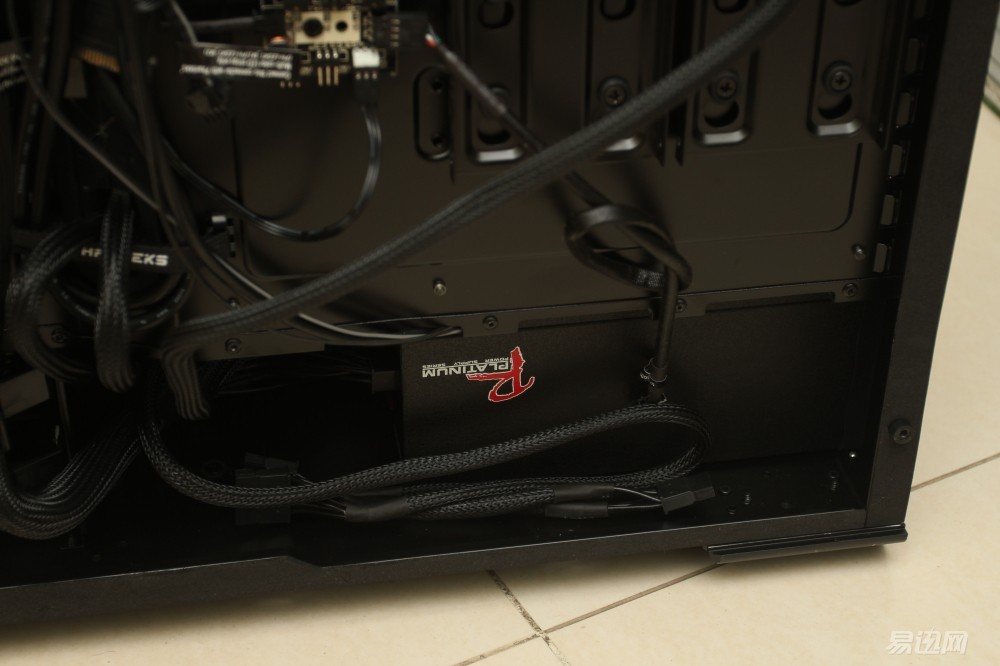 追风者515机箱可以装大主板吗,华擎b150装nvme