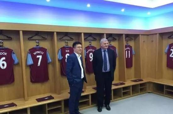 一天买了仨外国球队，中国老板为啥就爱玩个球