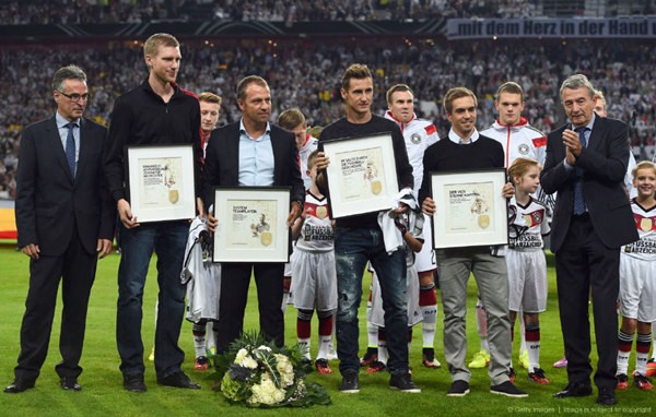 施魏因斯泰格告别,施魏因斯泰格告别仪式