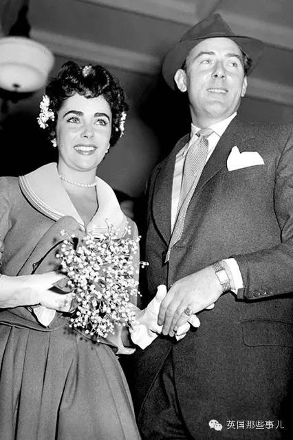 婚纱历史不过100多年，这些年那些令人惊艳的婚纱，你会对哪一款尖叫~