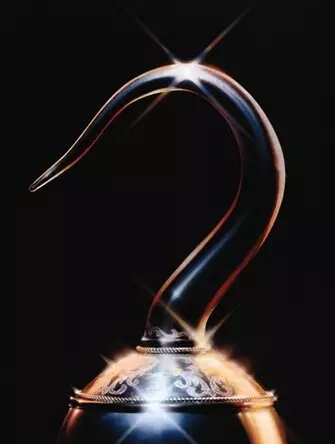 海盗为什么戴眼罩戴铁钩,海盗船长为什么要蒙住一只眼睛