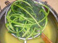 为什么红薯叶煮了会变黑,为什么红薯叶炒出来很红