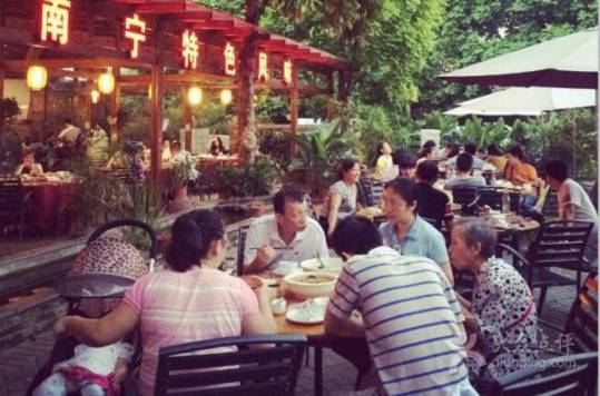 南宁第一家脆皮猪脚,南宁米马河木桶猪脚