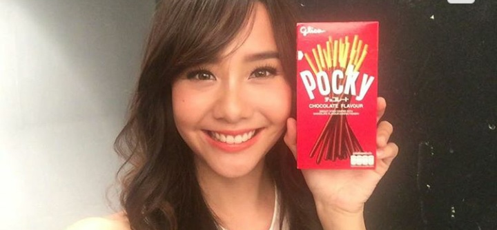 泰国萌妹子一枚，笑如蜜糖，《爱在旅途》女二号！近照心动了吗？