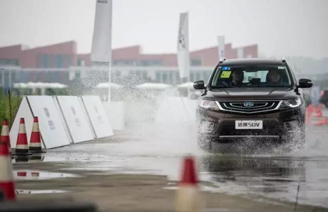 比较完美的汽车底盘,远景suv底盘多高