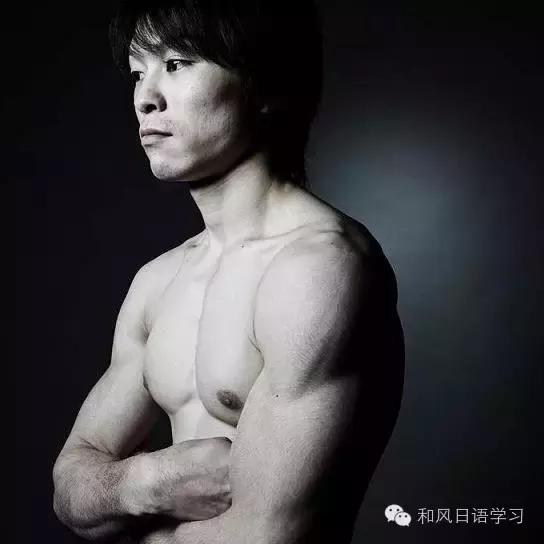 他们不穿衣服比穿着衣服更帅，哪个是你的菜？