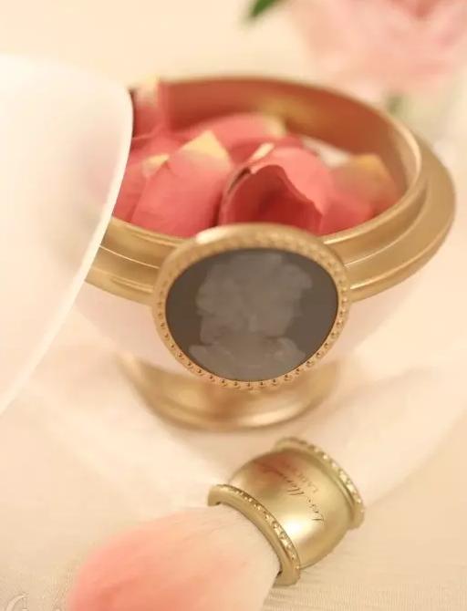 快来让这些彩妆教你谈恋爱 (让人心动的彩妆单品)