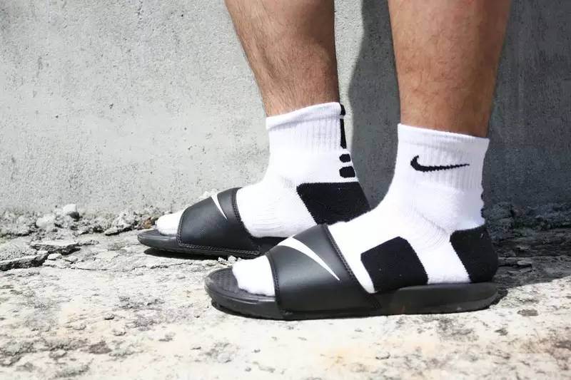 去你的情侣装｜这5款宇宙不合的「球鞋CP」才最会秀恩爱？