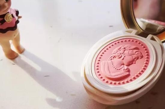 快来让这些彩妆教你谈恋爱 (让人心动的彩妆单品)