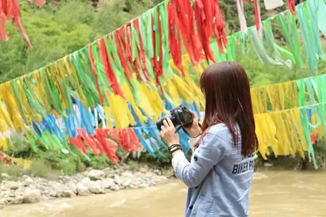 色达红色房子在哪,色达震撼的红房子