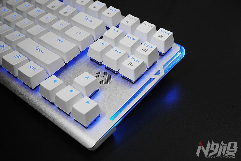 键盘也玩水冷?达尔优水耀EK815机械键盘拆解评测