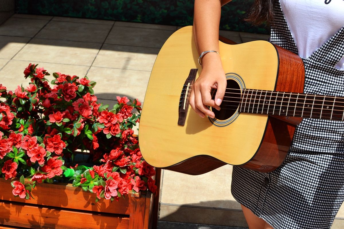 有声有色，久弹不累：乐果D10，吉他初学者的明智之选