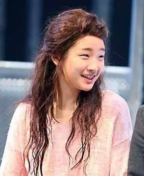 丁一宇安宰贤谁帅,一个单眼皮丑女生