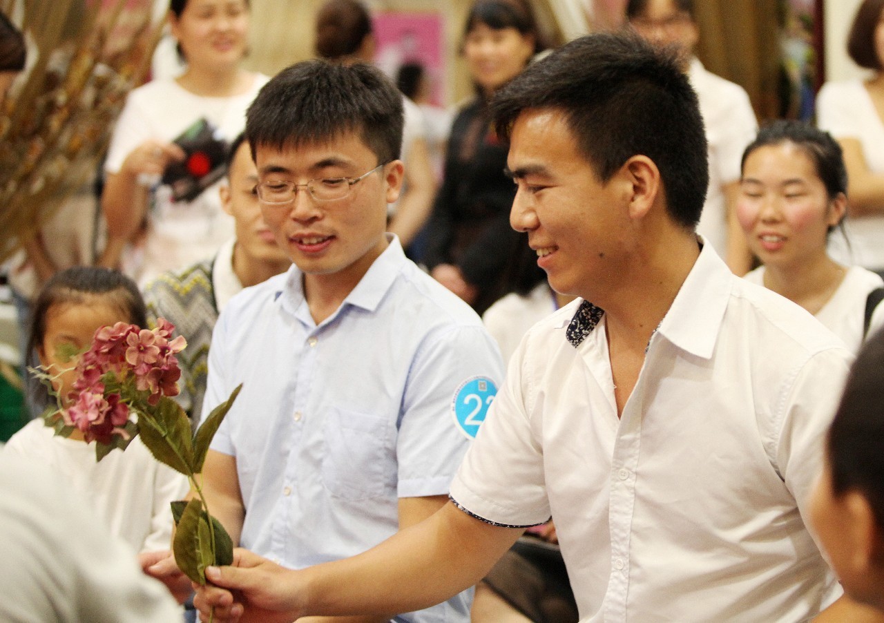 七夕单身联谊会,七夕一帮单身狗聚一起