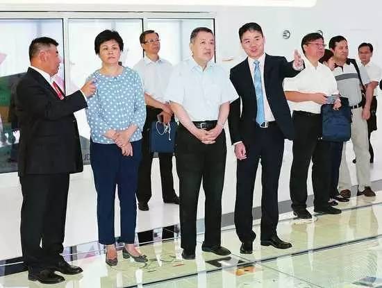 马云雷军互联网汽车,马云雷军马化腾捐了武汉多少钱