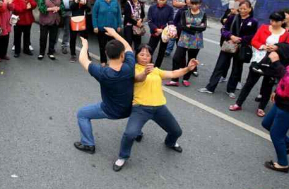 云老王！28年22个娃认他当爹