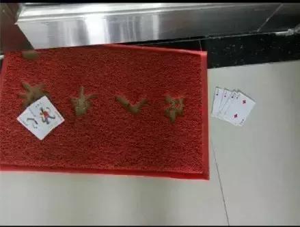 是时候让妹子们看看足球冷静一下了