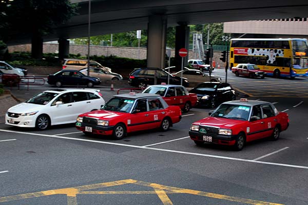 拿皇冠当出租车，热销车也敢要价百万，香港究竟刮的什么街车风？