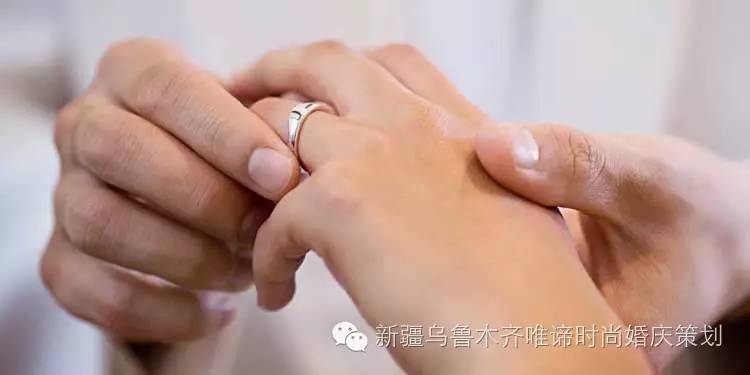 女性结婚戒指戴哪只手哪个手指,结婚戒指戴在女人哪只手哪个手指
