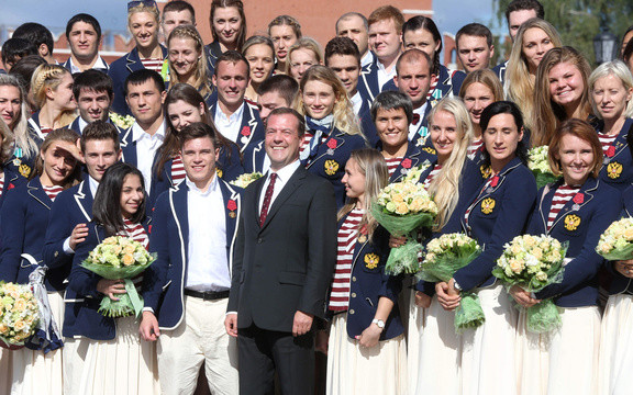 牛气！俄罗斯红场发宝马，普京保镖也有，女皇好羡慕