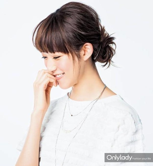 日本妹子的头发怎么扎,日本女生打理发型教程