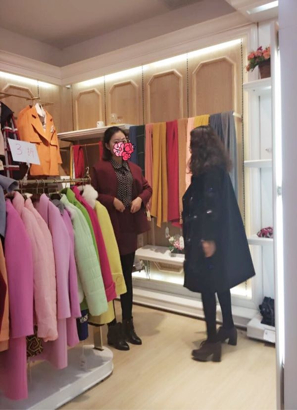 叫上闺蜜杀向武汉各大商场只为淘新衣!光这架势服了!