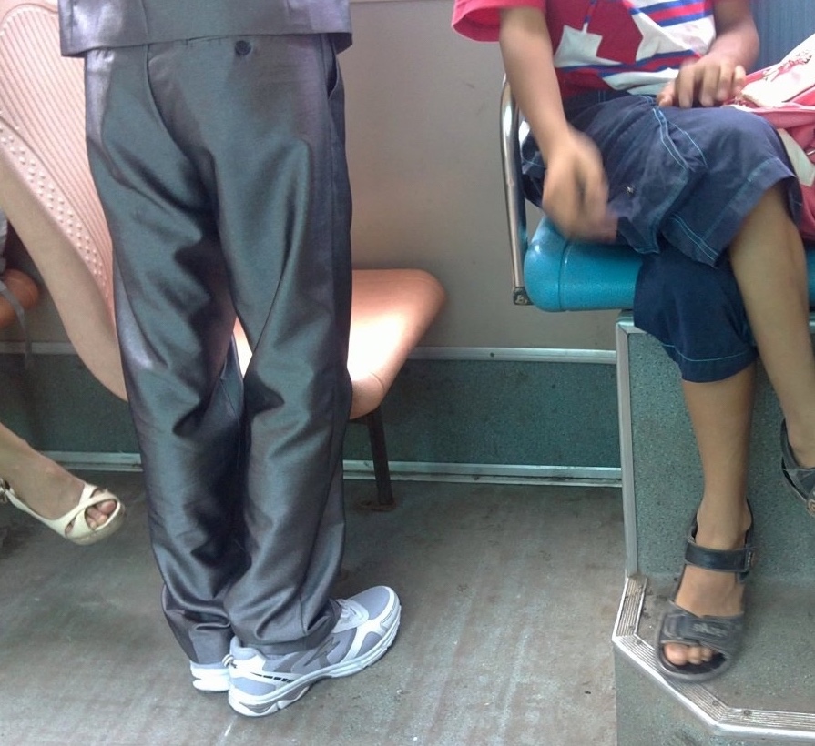 你一定是喜欢这双小白鞋的low逼