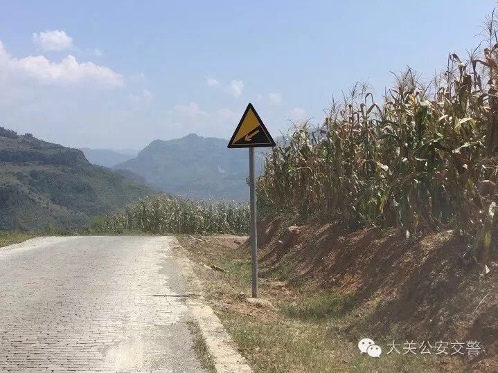 大关交警再建路旁“照妖镜”“金箍棒”望市民们珍惜