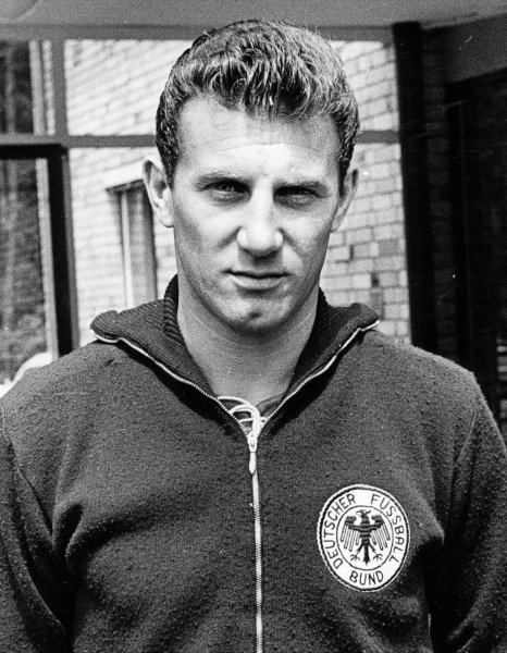 卡恩和诺伊尔谁是德国最佳门将,卡恩门将厉害吗