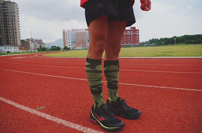 跑步压缩袜与众不同款单脚穿的,跑步专用压缩小腿压力袜测评推荐