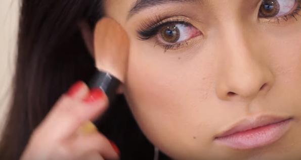 任娜英捏扁鼻子几秒后复原,任娜英鼻子一捏就塌