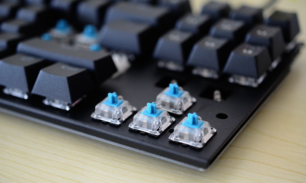 艾酷金粉轴机械键盘,艾酷机械键盘哪个好
