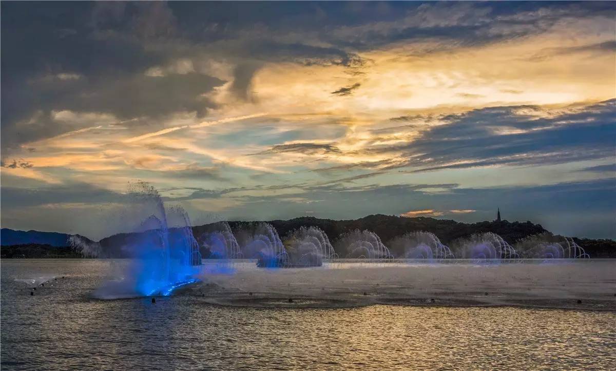 杭州西湖保俶塔夜景,杭州西湖夜景哪个地方好看