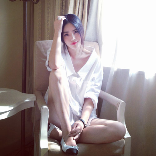 肖奈在宿舍穿毛衣,肖奈和室友们穿西装