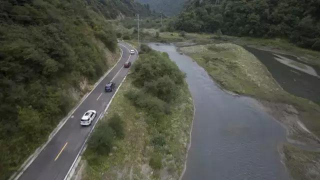 先定一个小目标，比方说先来辆福特探险者