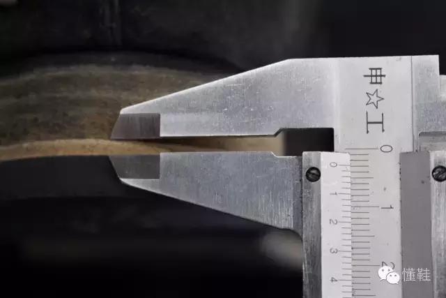 新买的皮鞋为什么要钉前掌 (皮鞋有必要贴鞋掌吗)