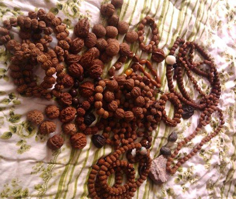 龙纹桃核手串18罗汉盘玩效果,桃核手串越盘越红起到什么作用