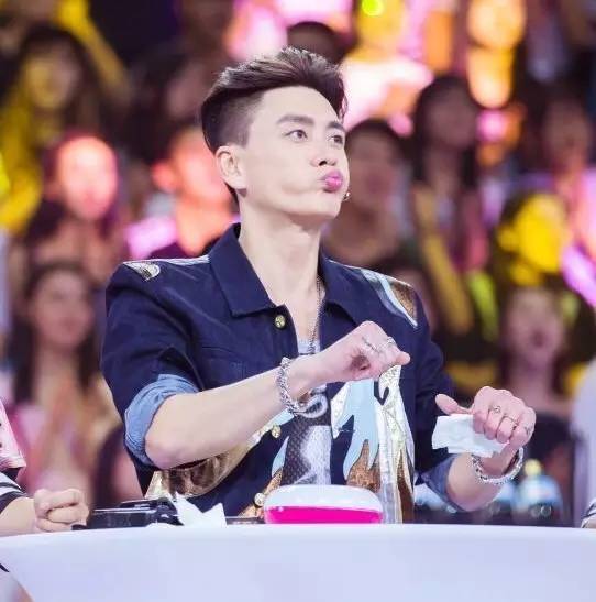 黄宗泽变小丑,黄宗泽摇身一变