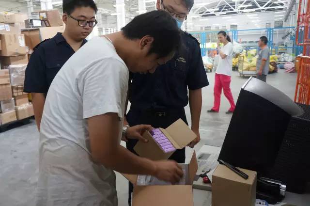 邮包如何过海关？来现场看看吧（有gif动图）