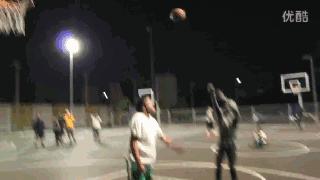 这才是真正的热爱篮球,真正热爱篮球的人是什么样子