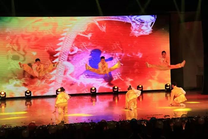 别young,别young跨界潮流艺术展