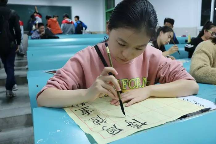 别young,别young跨界潮流艺术展