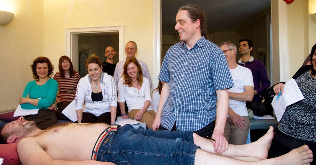 美国金牌得主赴京体验传统中医，当晚被我领进足疗保健打了一针兴奋剂