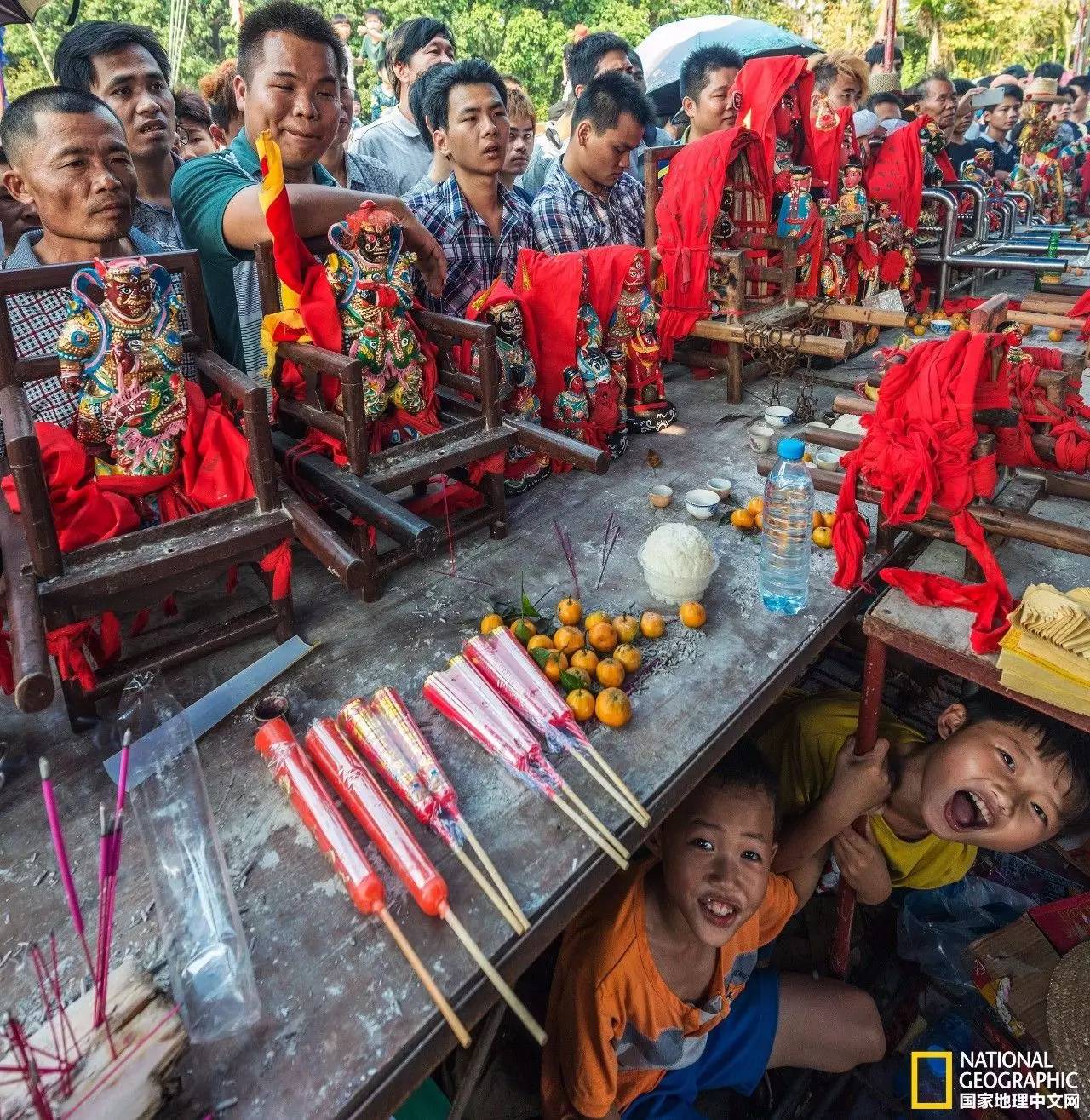 海南祭神灵历史由来,海南风俗穿杖仪式