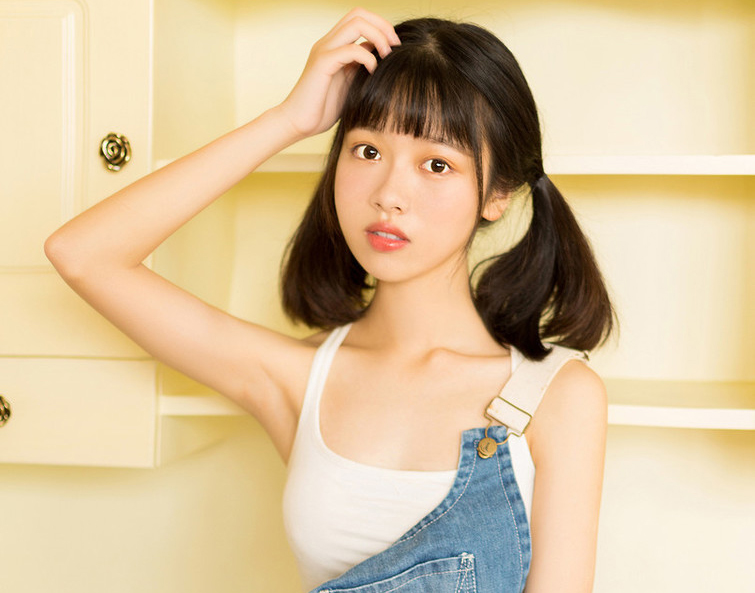 小说：她蒙头睡到天亮，却不知新闻火爆，欲出门他就来了