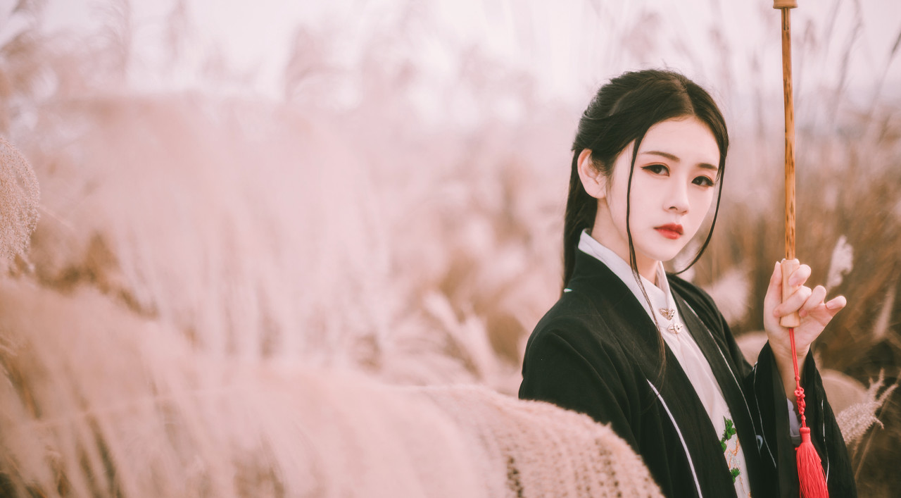 小说：他把女主掳走做他新娘，谁料盖头一掀，竟是丑陋不堪的渣女