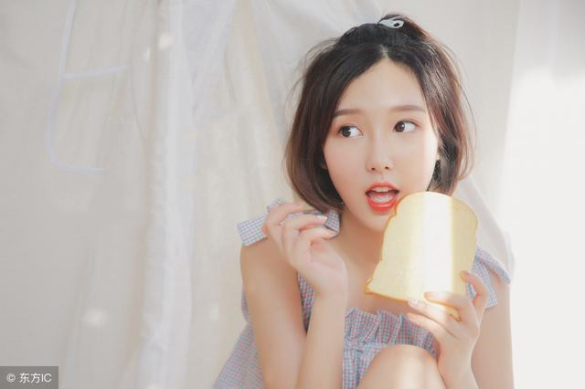 小说：他买下三万块的电脑，富少不识货，当着校花面嘲笑他穷酸